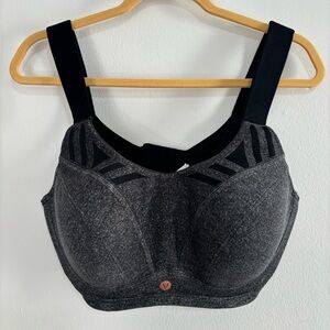 LIVI 38DDD Plus Size Gray / Black High Impact 4-Hook Adjustable Strap Sport Bra